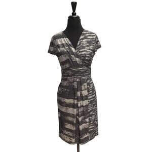 BCBG Maxazria Ruched Sheath Dress Small Gray Abstract EUC